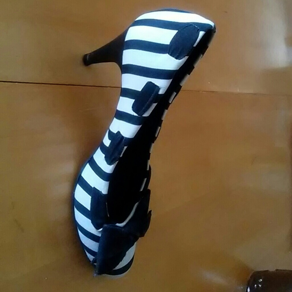 Gianni Bini Black and White Heels